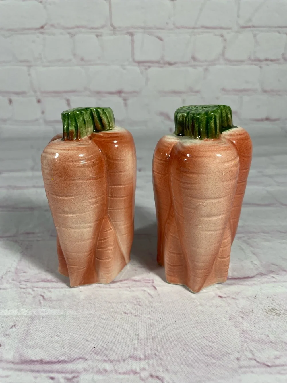 Vintage Hand Painted Carrot Bunch Ceramic Salt and Pepper Shaker Pair
